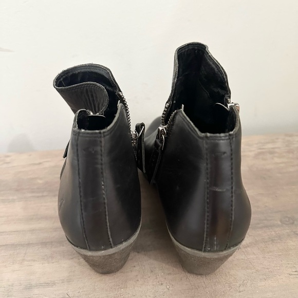 FRYE Boots Womens Size 7.5 M Sacha Rustic Booties Black Leather Ankle Dual Zip - Picture 4 of 7